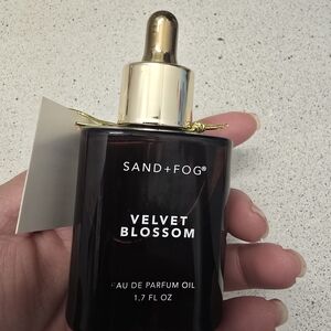 Sand+Fog Velvet Blossom